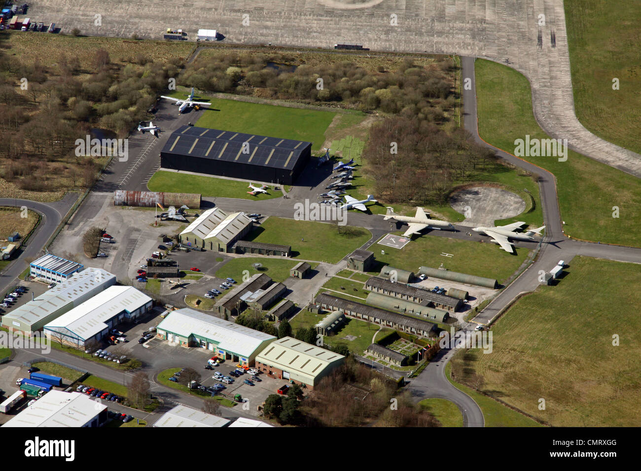 Vista aerea del Museo dell'aria dello Yorkshire e del Memoriale delle forze aeree alleate presso l'Elvington Airfield vicino a York Foto Stock