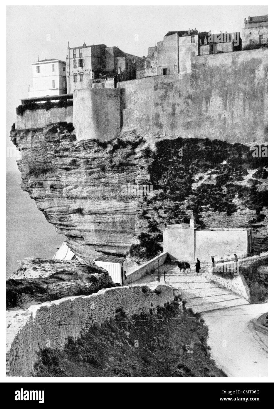 1923 Bonifacio si erge il Col de Saint Roch scogliere a strapiombo corsica Foto Stock