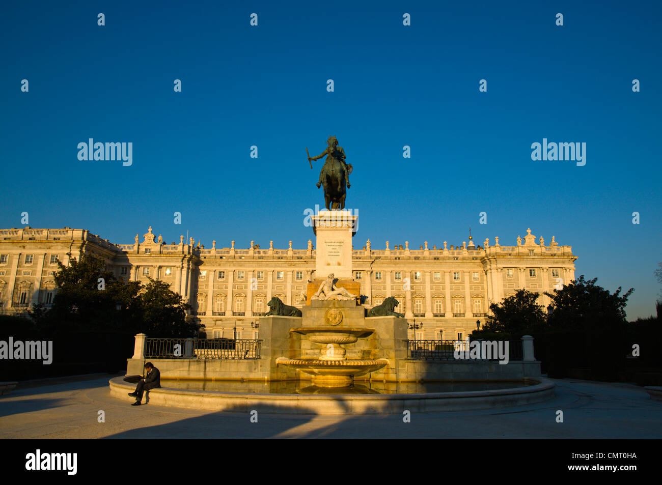 Felipe IV statua Plaza Oriente piazza centrale di Madrid Spagna Europa Foto Stock