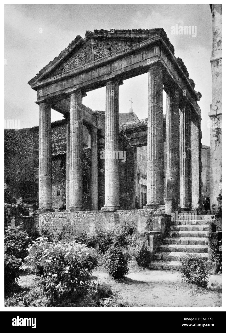 1924 Tempio di Ercole a Cori Foto Stock 1924 Tempio di Ercole a Cori Foto Stock