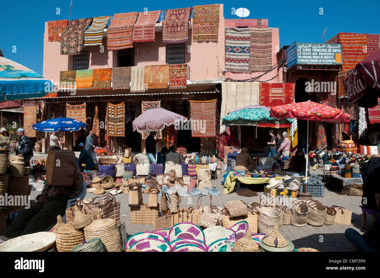Marrakech - Mercato souk al Rahba Qedima nel quartiere Medina, Marrakech, Marocco Foto Stock