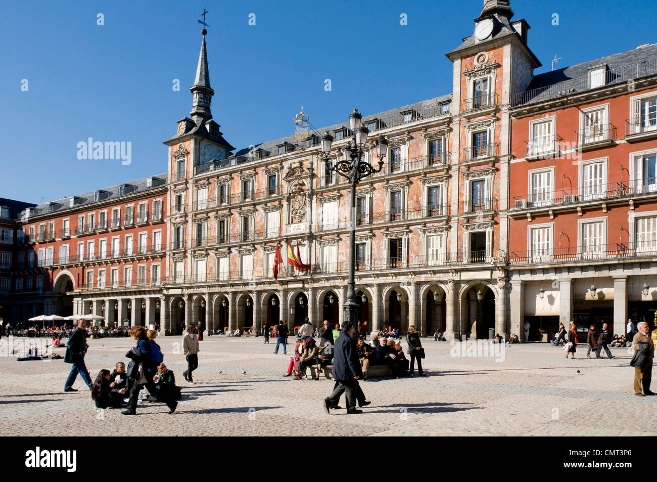 Madrid, Spagna - edificio Casa de la Panaderia sulla piazza pubblica Plaza Mayor Foto Stock