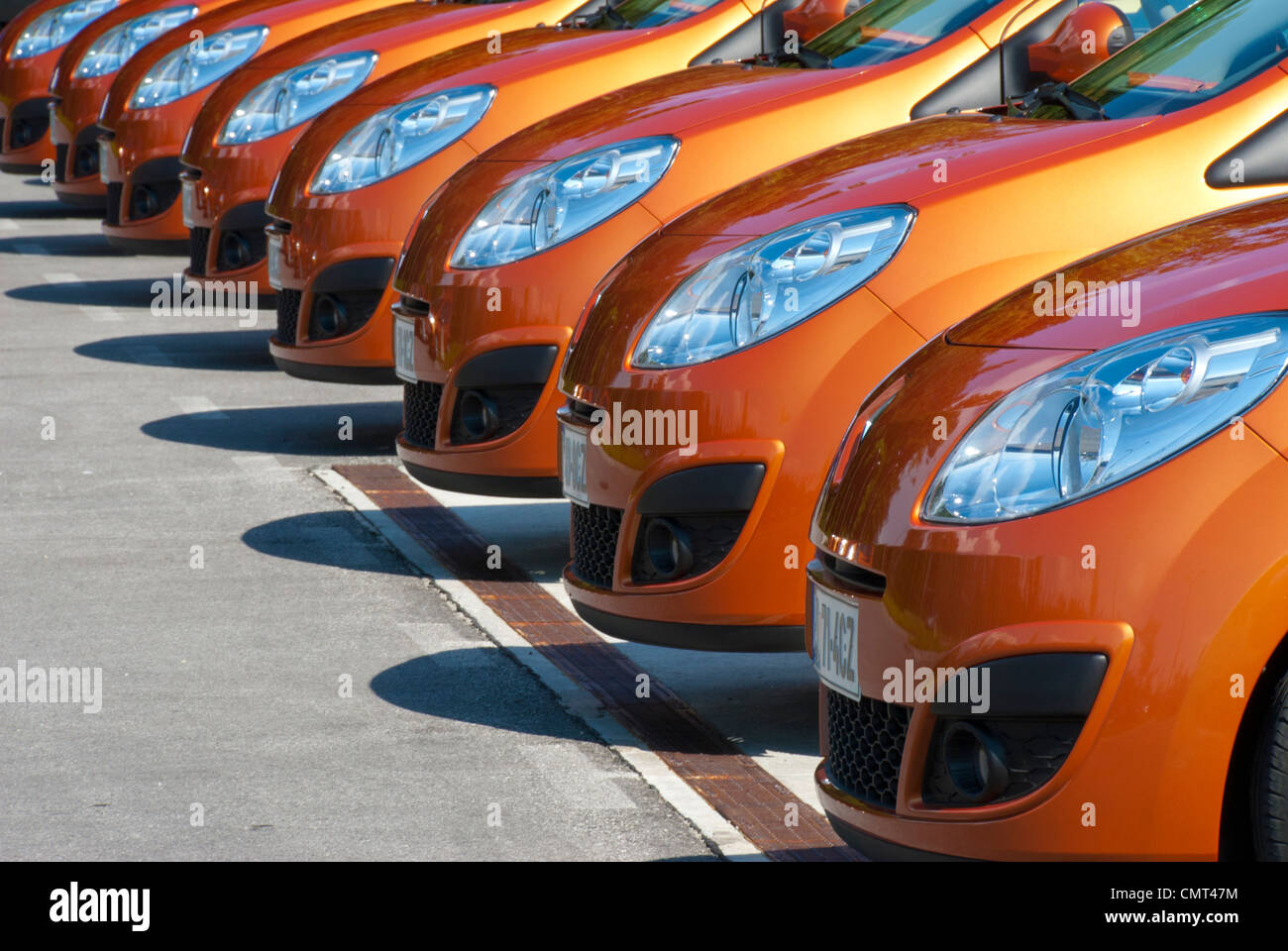 Auto nuova fila di marca Renault Nuova Twingo auto, REGNO UNITO Foto Stock