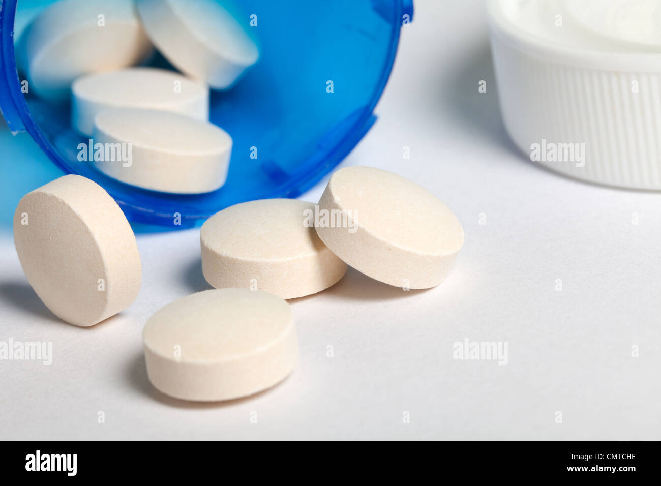 Pillola bottiglia, un concetto per la sanità e la medicina Foto Stock