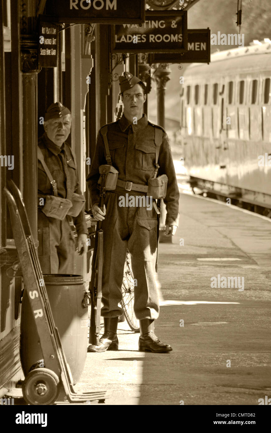Giorno di guerra al patrimonio Bluebell Steam Railway in East Grinstead. Foto Stock