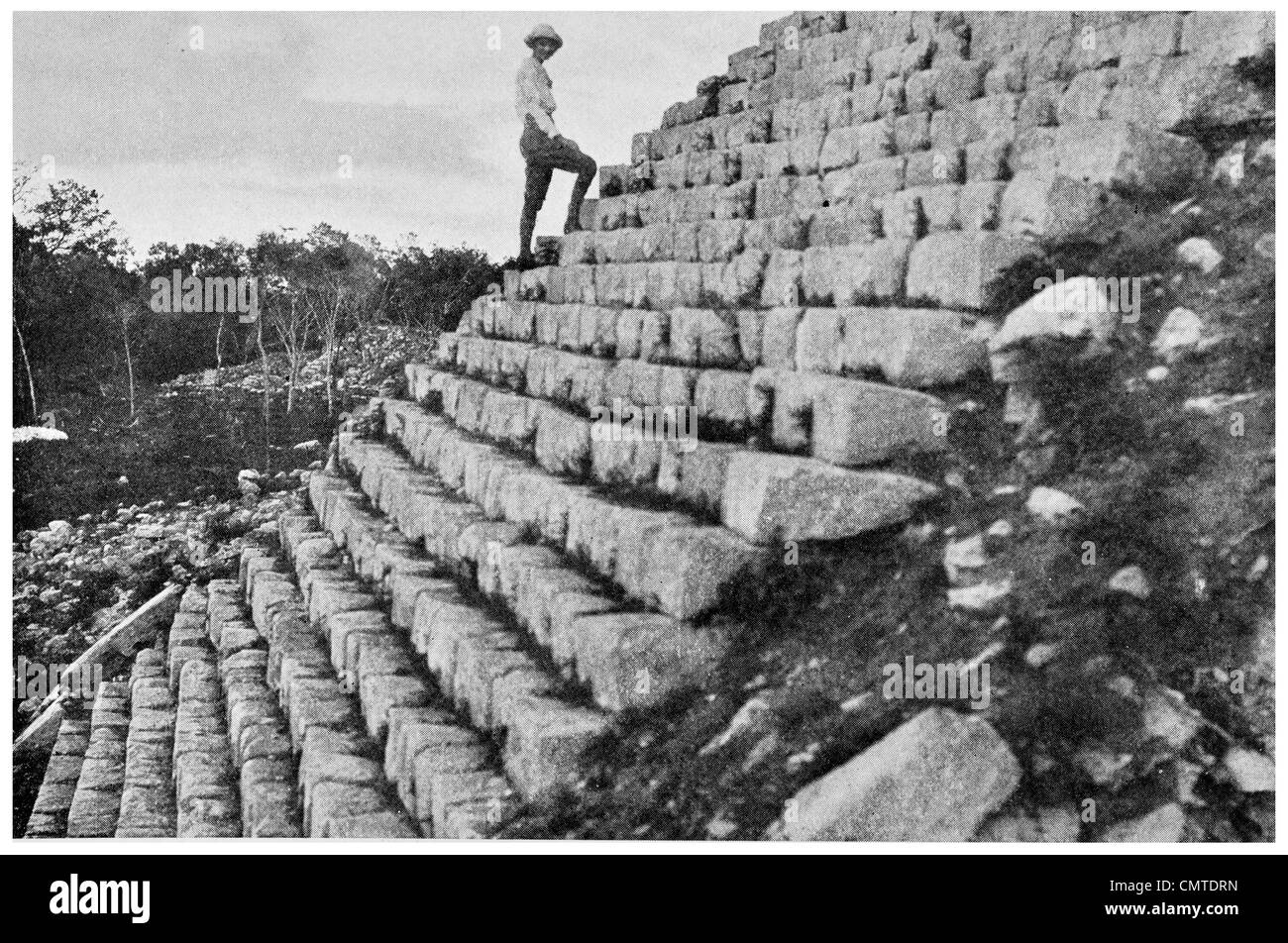 1925 Chichen Itza scalinata del Castillo Foto Stock 1925 Chichen Itza scalinata del Castillo Foto Stock