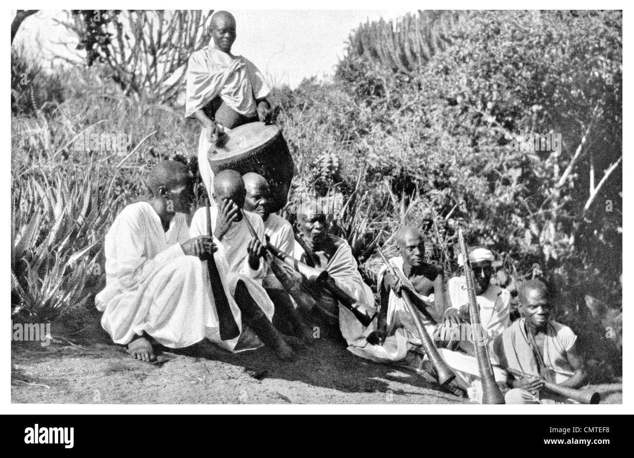 1925 Fife e corpo del tamburo di un capo di Uganda Foto Stock