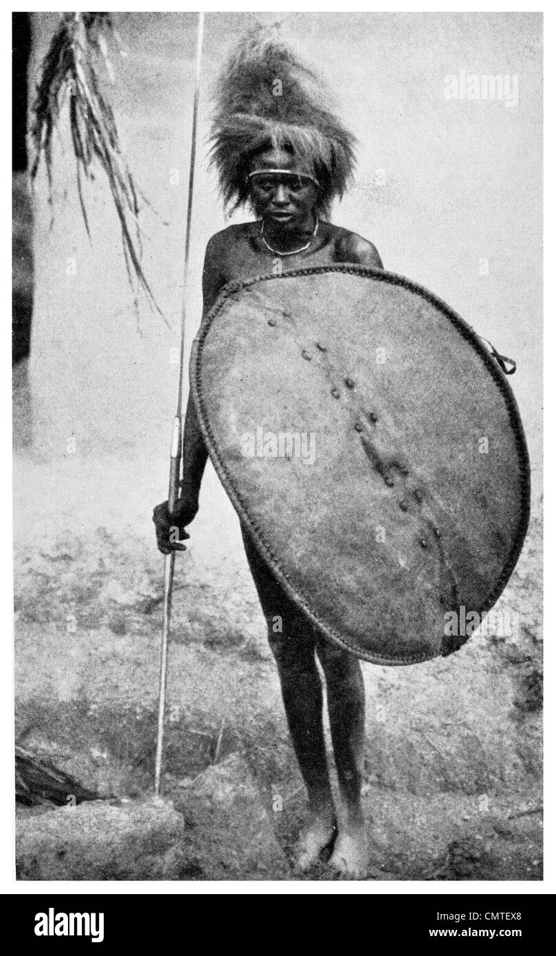 1925 guerriero Masai Lion Killer Foto Stock
