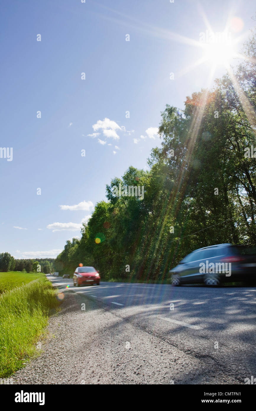 Movimento sfocate di auto con sunbeam Foto Stock