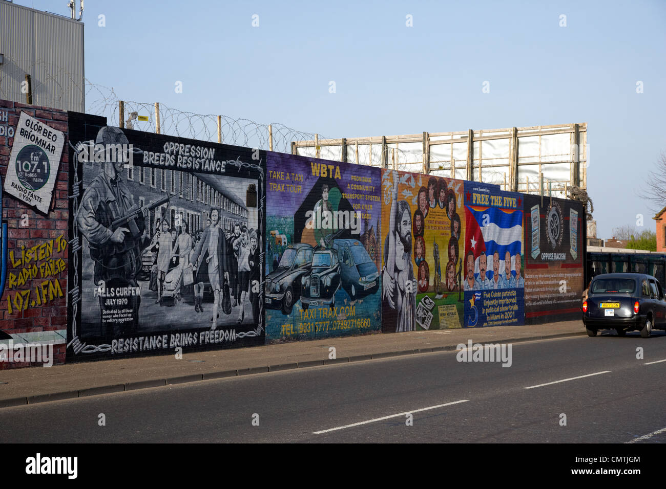 International pitture murali cascate inferiori road belfast Irlanda del Nord Regno Unito Foto Stock