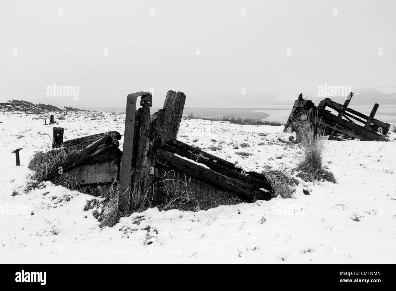 Chiatte distrutto nei pressi del villaggio di Purton Gloucestershire, sulle rive del fiume Severn Foto Stock