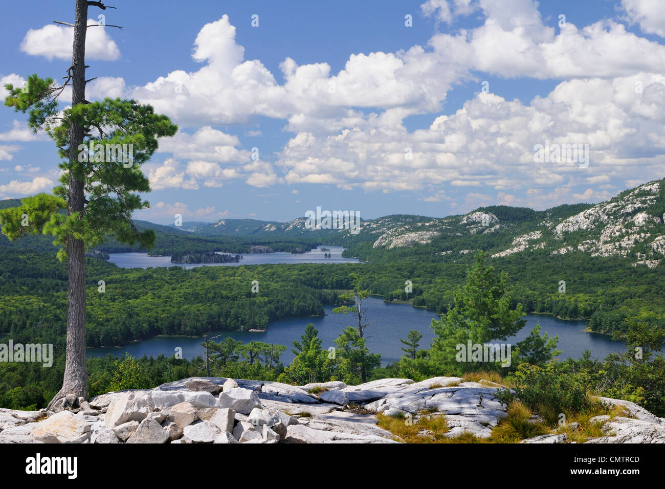 Vista dal crack, La Cloche Silhouette Trail, Killarney Provincial Park, Ontario Foto Stock