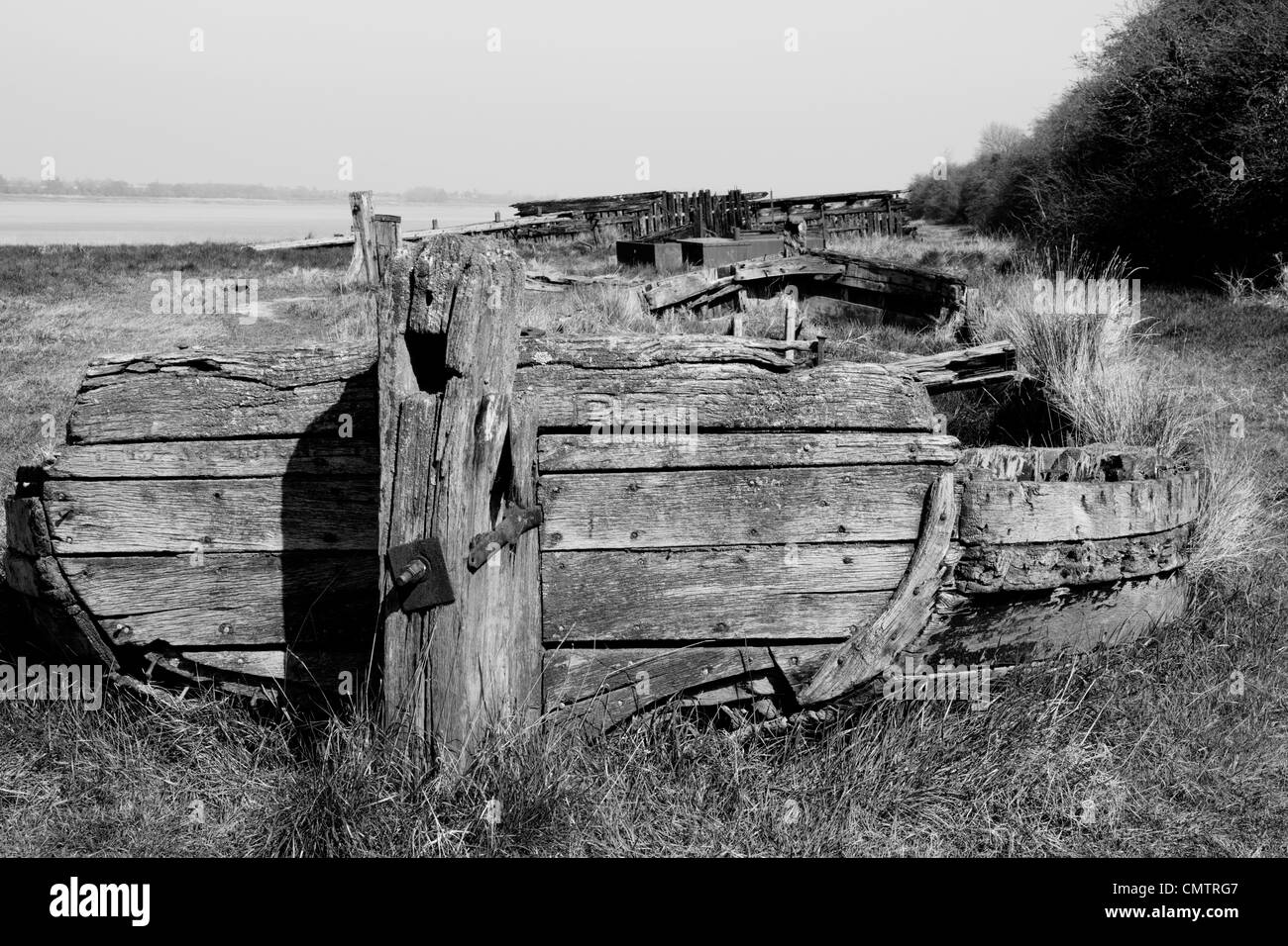Chiatte distrutto nei pressi del villaggio di Purton Gloucestershire, sulle rive del fiume Severn Foto Stock