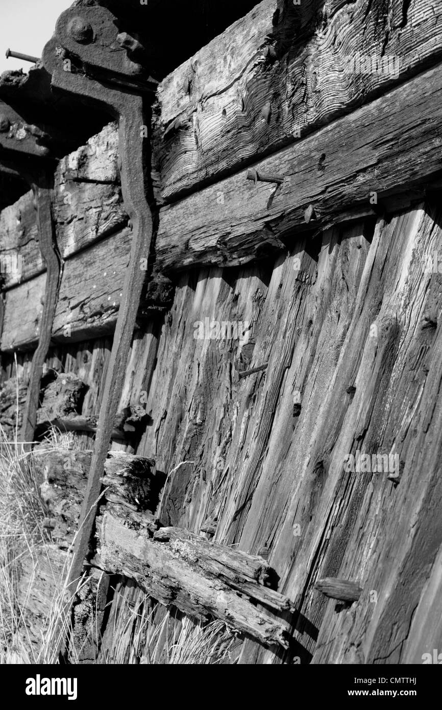 Chiatte distrutto nei pressi del villaggio di Purton Gloucestershire, sulle rive del fiume Severn Foto Stock