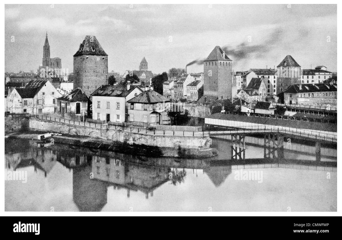 1925 vecchio quartiere francese di Strasburgo Alsace Francia Fiume Ill Foto Stock