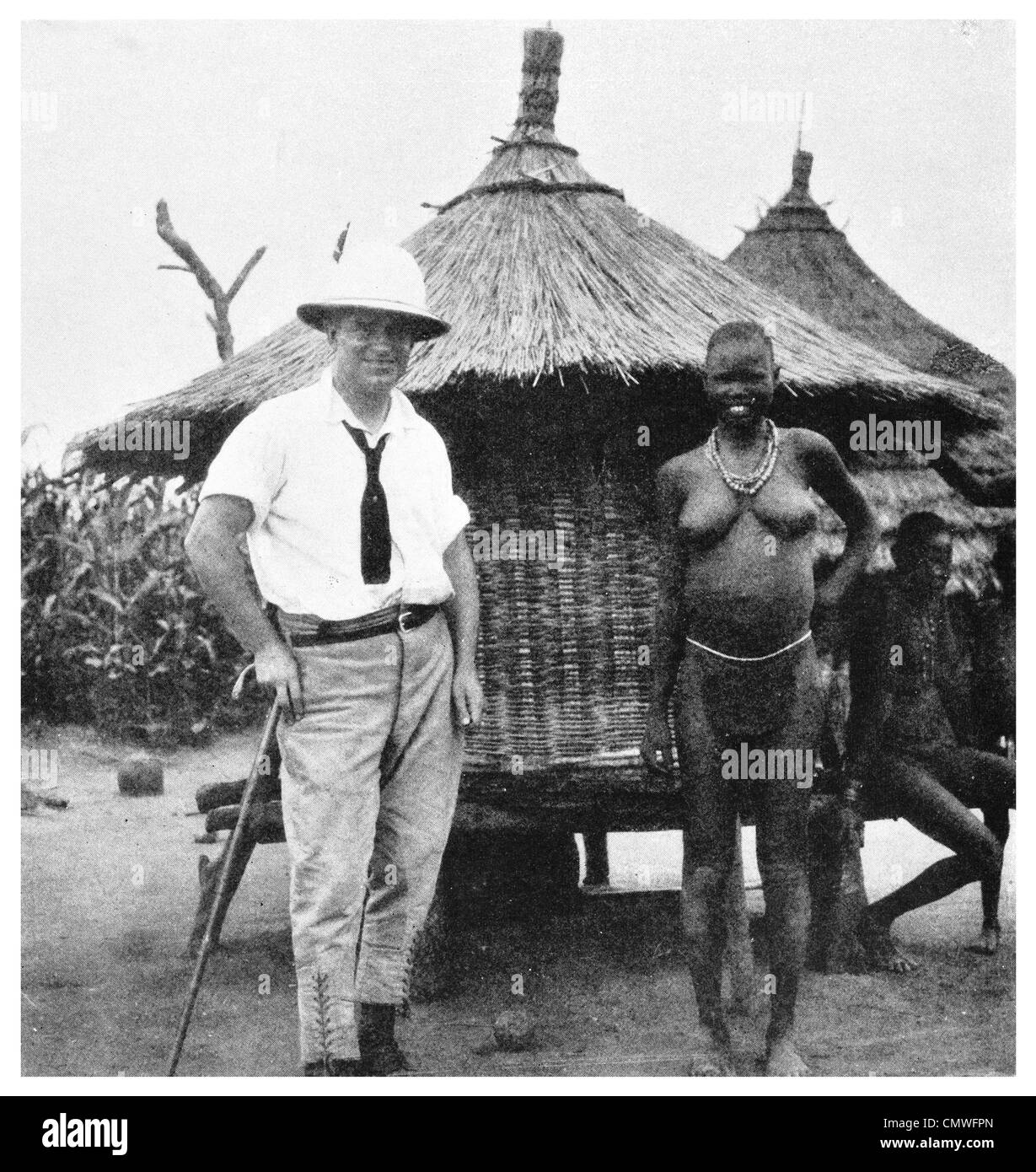 1925 16 Sudan ragazza struttura di vimini granaio Foto Stock