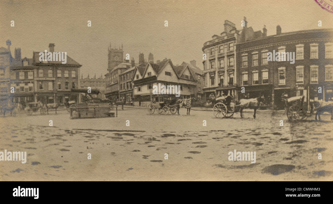 Alta verde, Wolverhampton, 1860. Un inizio di fotografia di a cavallo il veicoli in alta verde (ora Queen Square). A sinistra Foto Stock