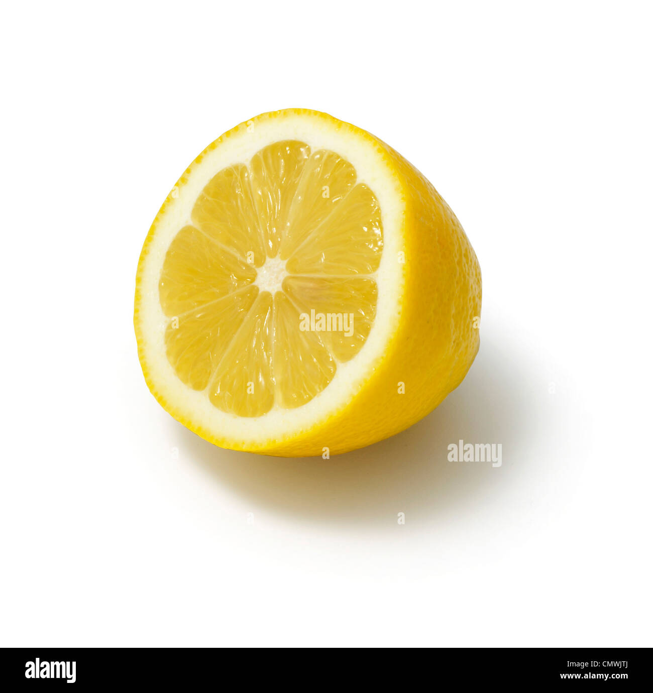 Il limone tagliato a metà Foto Stock