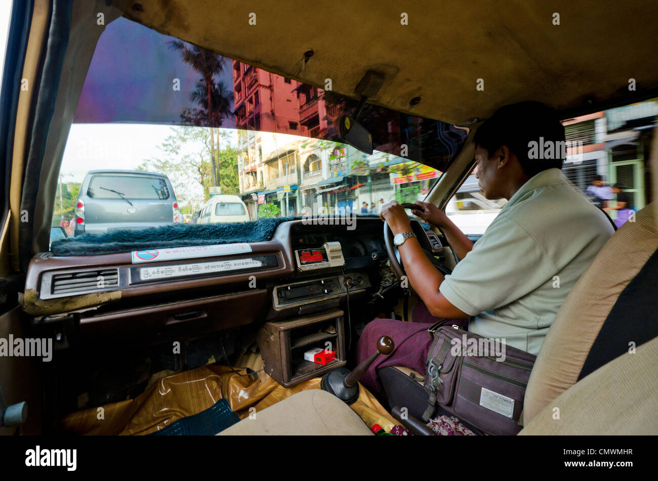 Taxi driver, Yangon, Myanmar Foto Stock