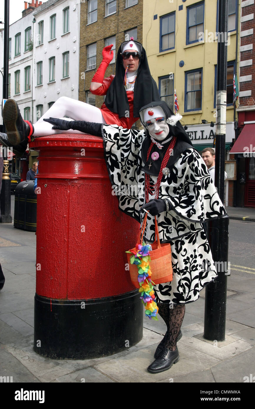 Le Suore dell'ordine di indulgenza perpetua. Soho, London, Regno Unito Foto Stock