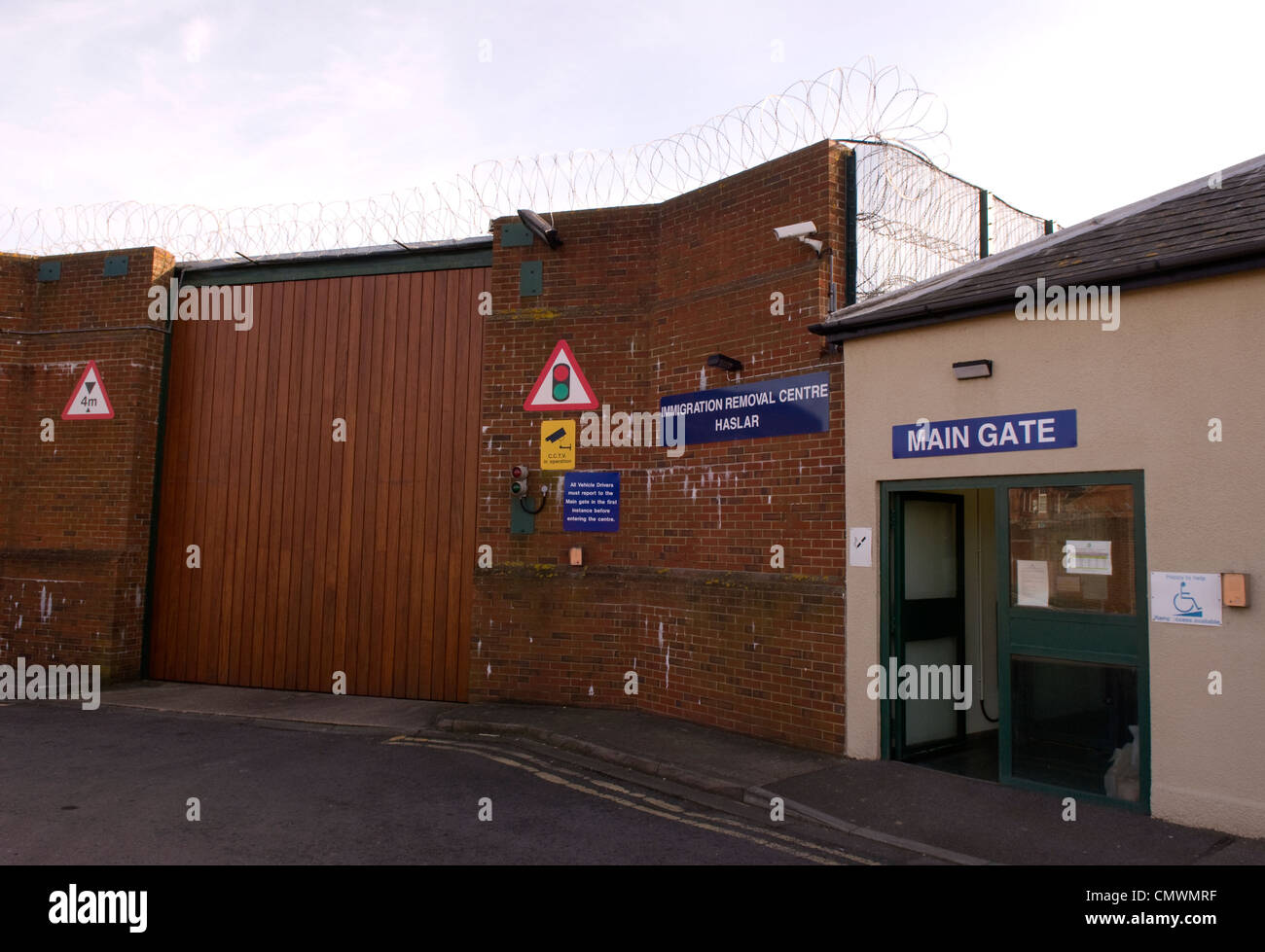 Ingresso principale all'immigrazione Centro di rimozione, Haslar, Gosport, Hampshire, Regno Unito. Foto Stock