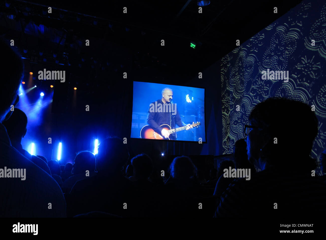 Miki Gavrielov un locale cantante israeliana durante le prestazioni in Hangar 11 nella zona del porto vecchio Nord Tel Aviv Israele Foto Stock