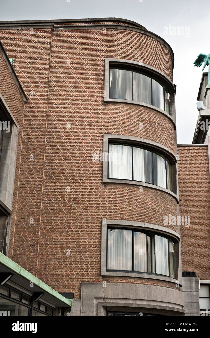 Un cilindro a forma di complesso di appartamenti a Bruxelles, in Belgio. Foto Stock