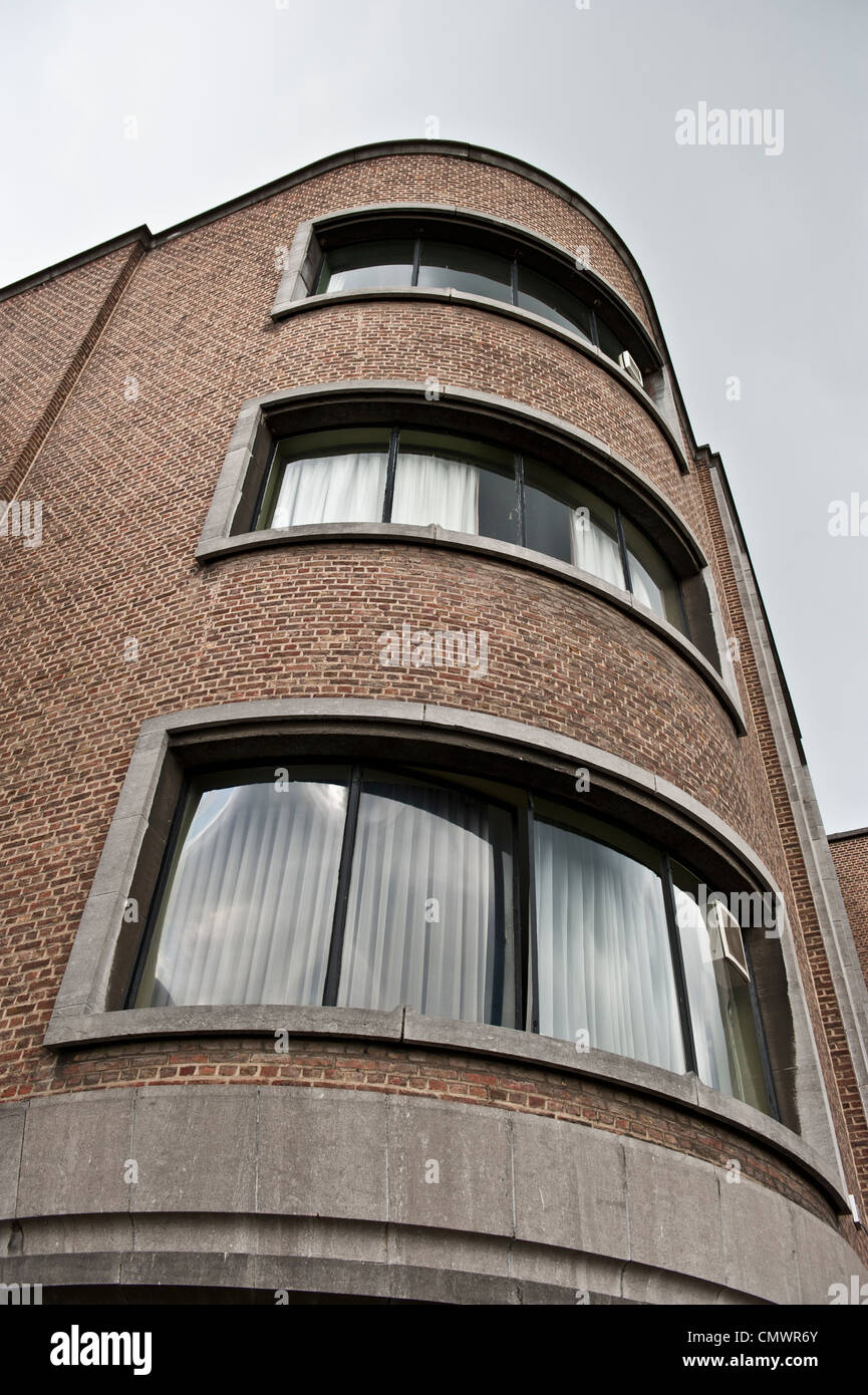 Inquadratura angolare di forma cilindrica appartamento edificio di Bruxelles, Belgio. Foto Stock