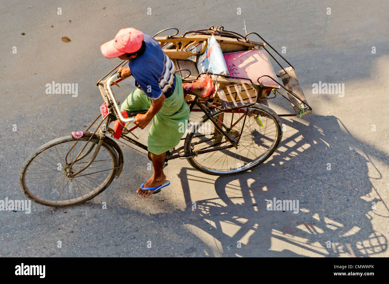Bicicletta e side-car, Mandalay Myanmar Foto Stock