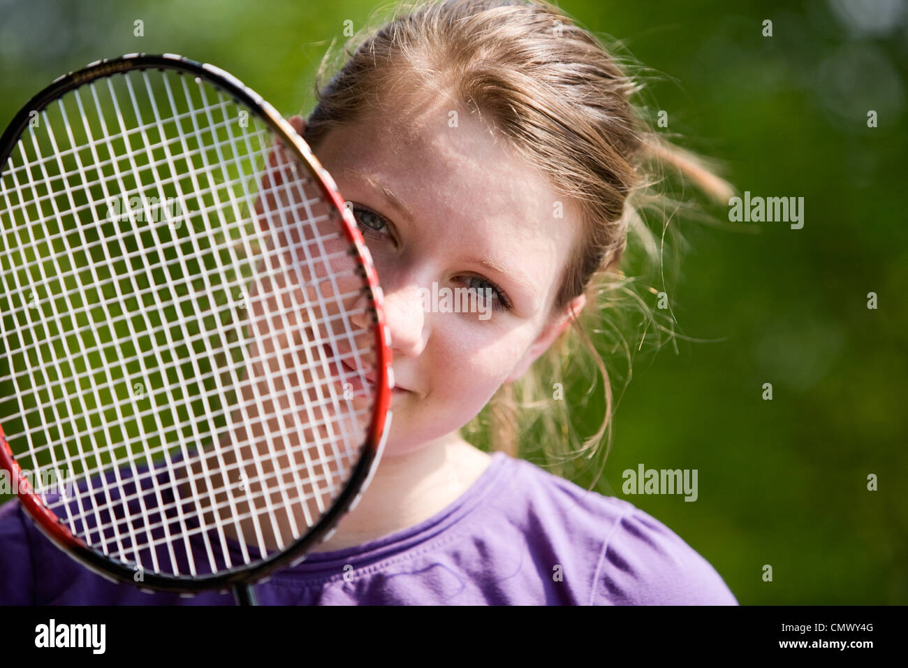 Ritratto di ragazza adolescente con badminton racchetta Foto Stock