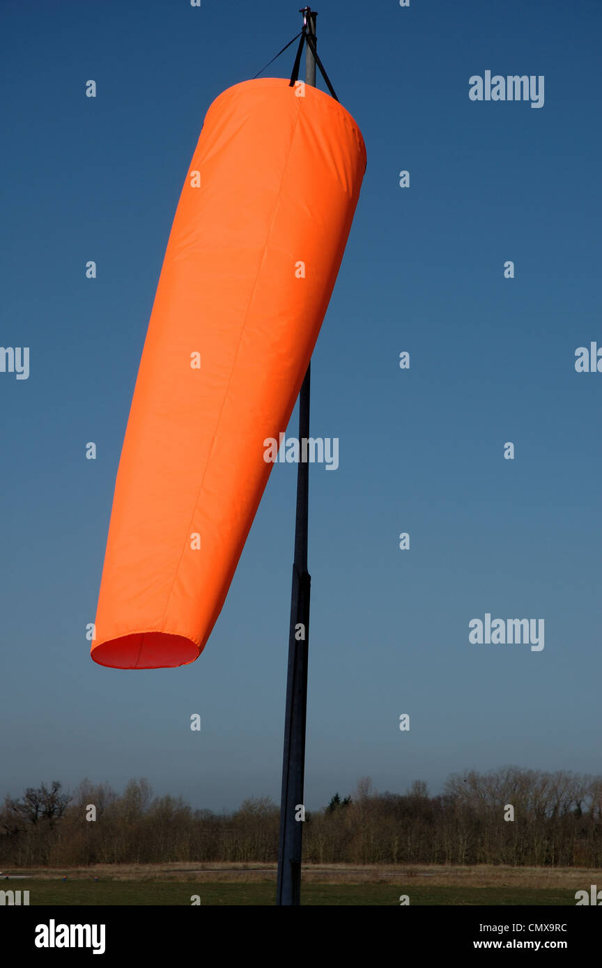 Vento calza presso Old Buckenham airfield, Norfolk, Regno Unito Foto Stock