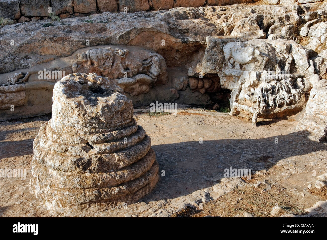 Slonta. La Libia. Vista della roccia uniche sculture a un culto religioso santuario fatto dagli indigeni popolazione libica. Foto Stock