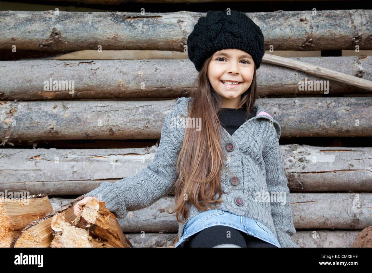 Germania, Huglfing, ragazza sorridente, ritratto Foto Stock