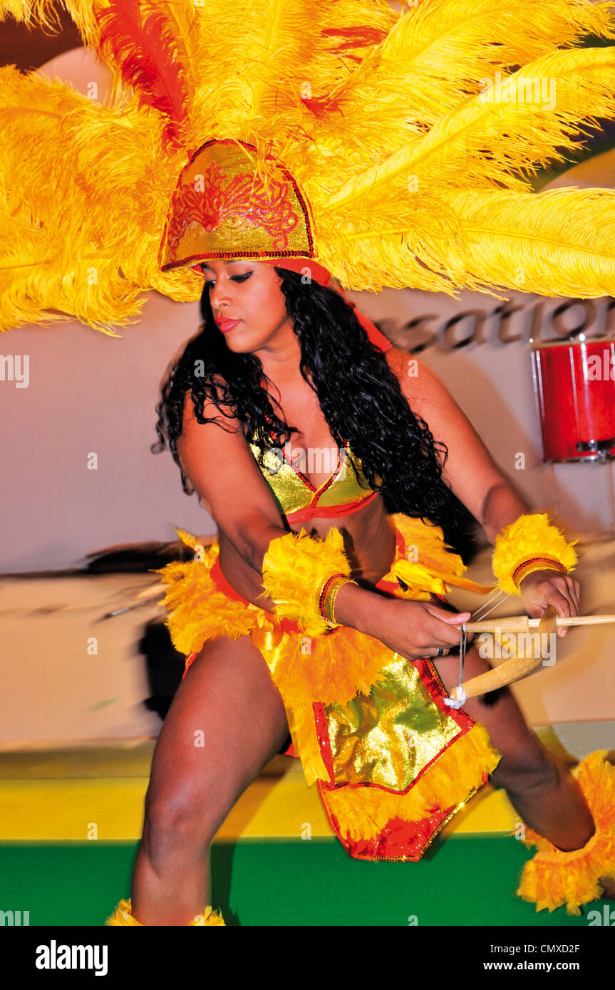 Portogallo: ballerino del gruppo "Prince do Boi e Banda' che rappresenta la regione di Amazonas durante il Salone del Turismo BTL 2012 Foto Stock