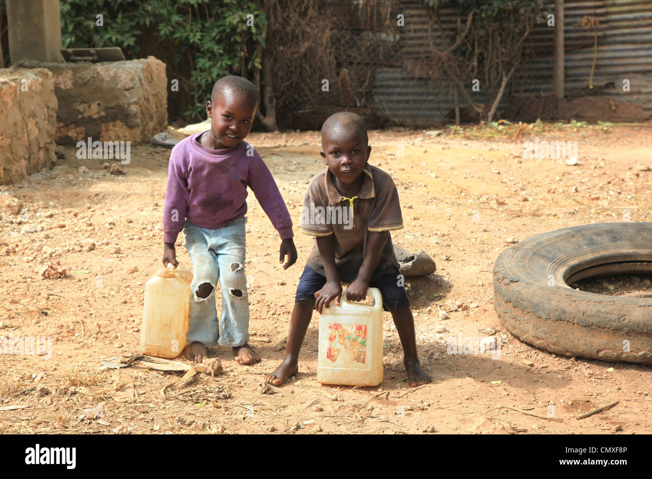 I Bambini Poveri Ukanda Kenya Africa Foto Stock Alamy