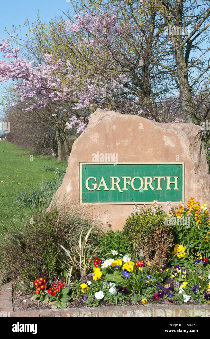 Garforth cartello stradale in primavera Foto Stock