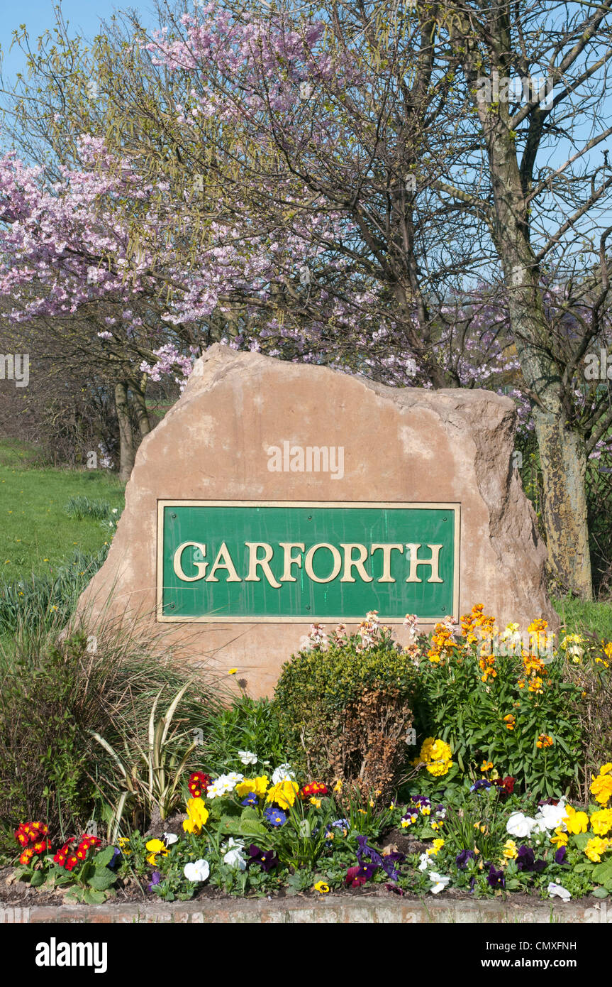 Garforth cartello stradale in primavera Foto Stock