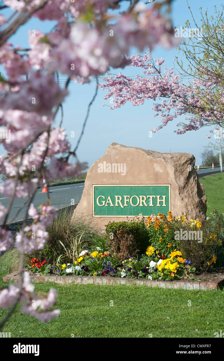 Garforth cartello stradale in primavera Foto Stock