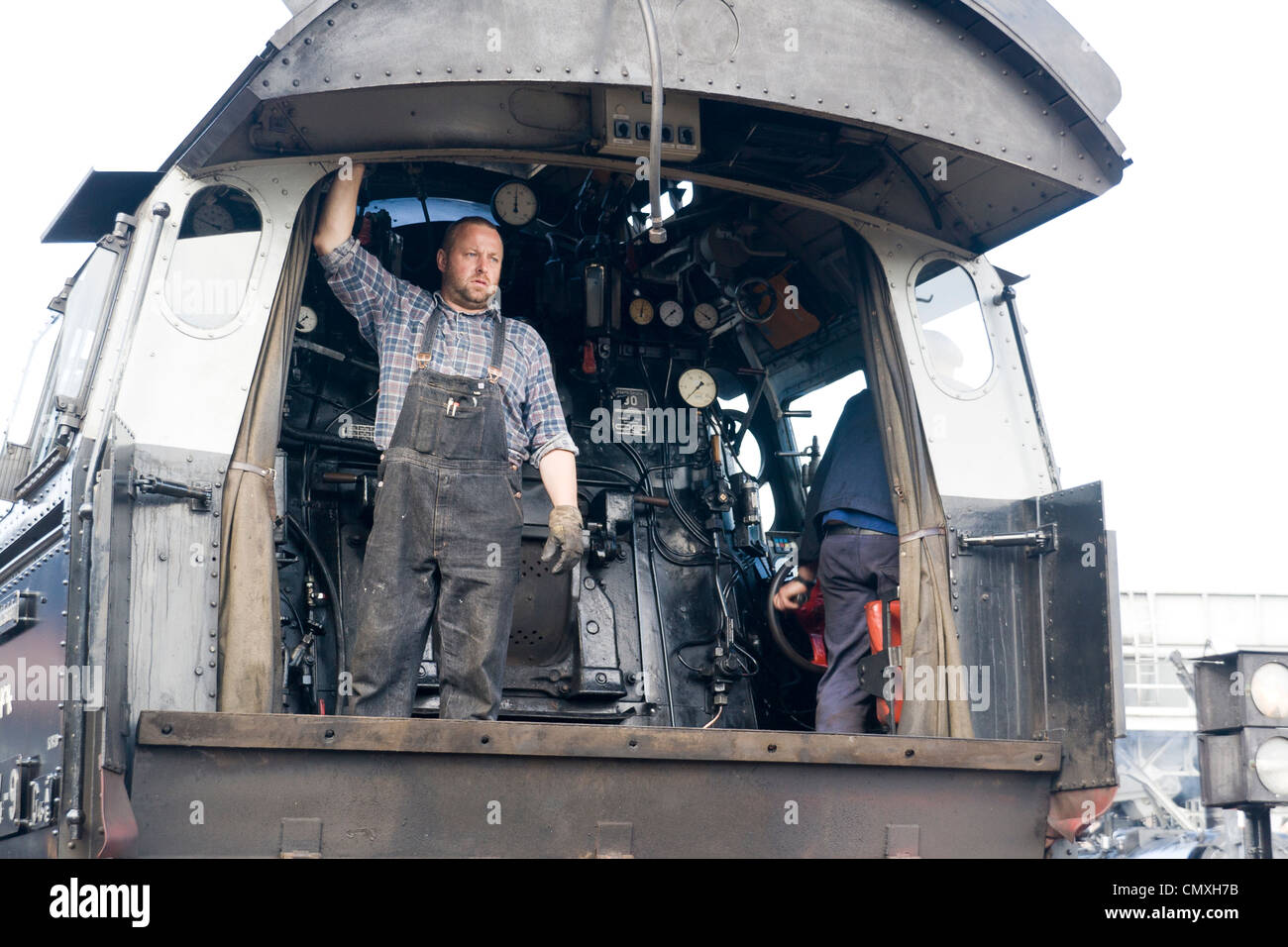 Un tedesco di locomotiva a vapore a vapore Hilbersdorf capannone vicino a Chemnitz, Germania con il driver del motore Foto Stock