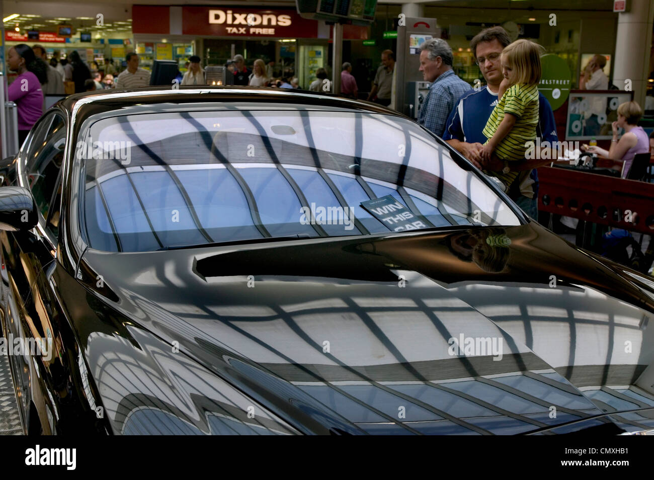 Heathrow airport lounge di partenza showroom auto Foto Stock