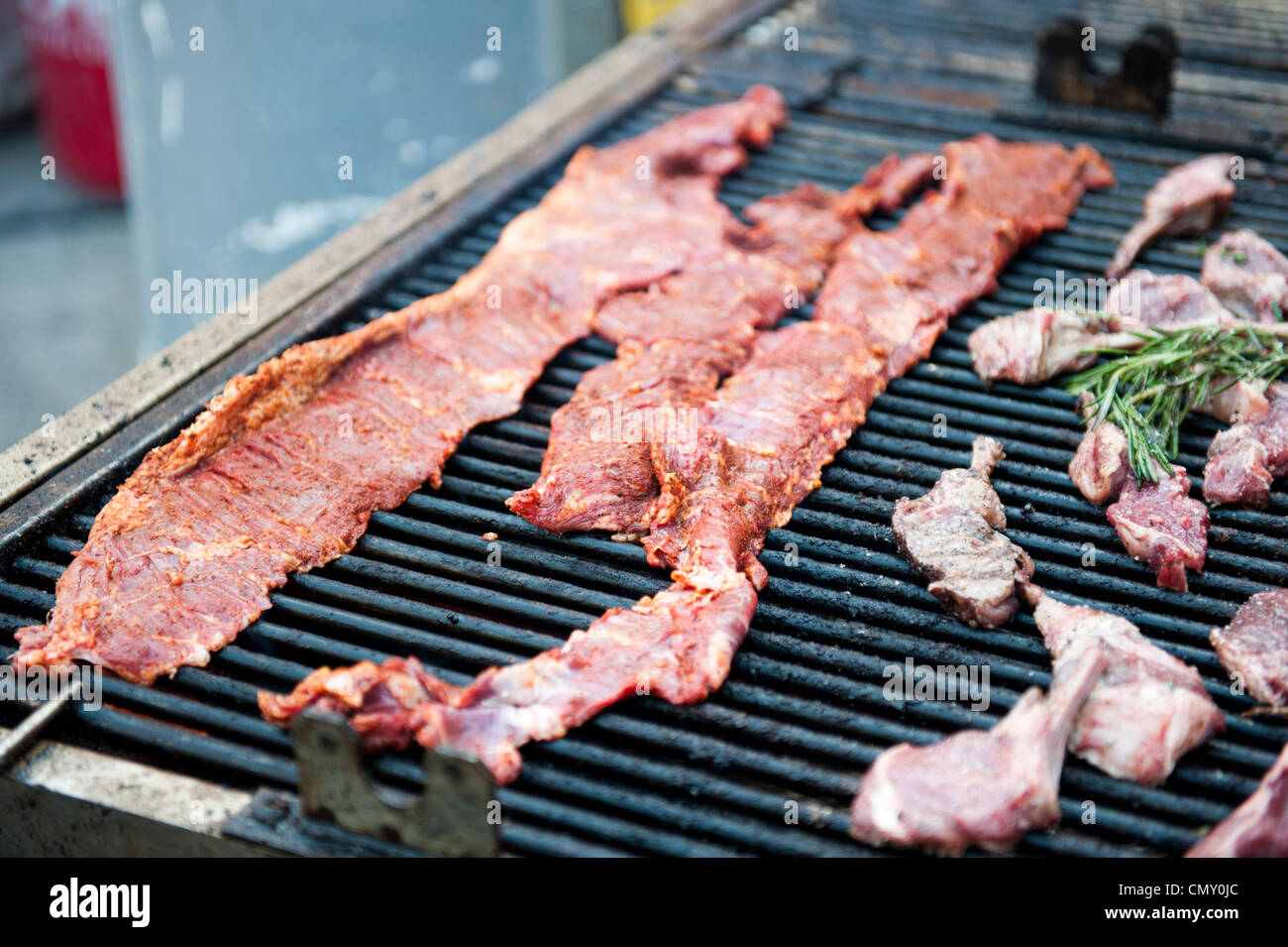 Le braciole di maiale alla griglia e nervature. Foto Stock