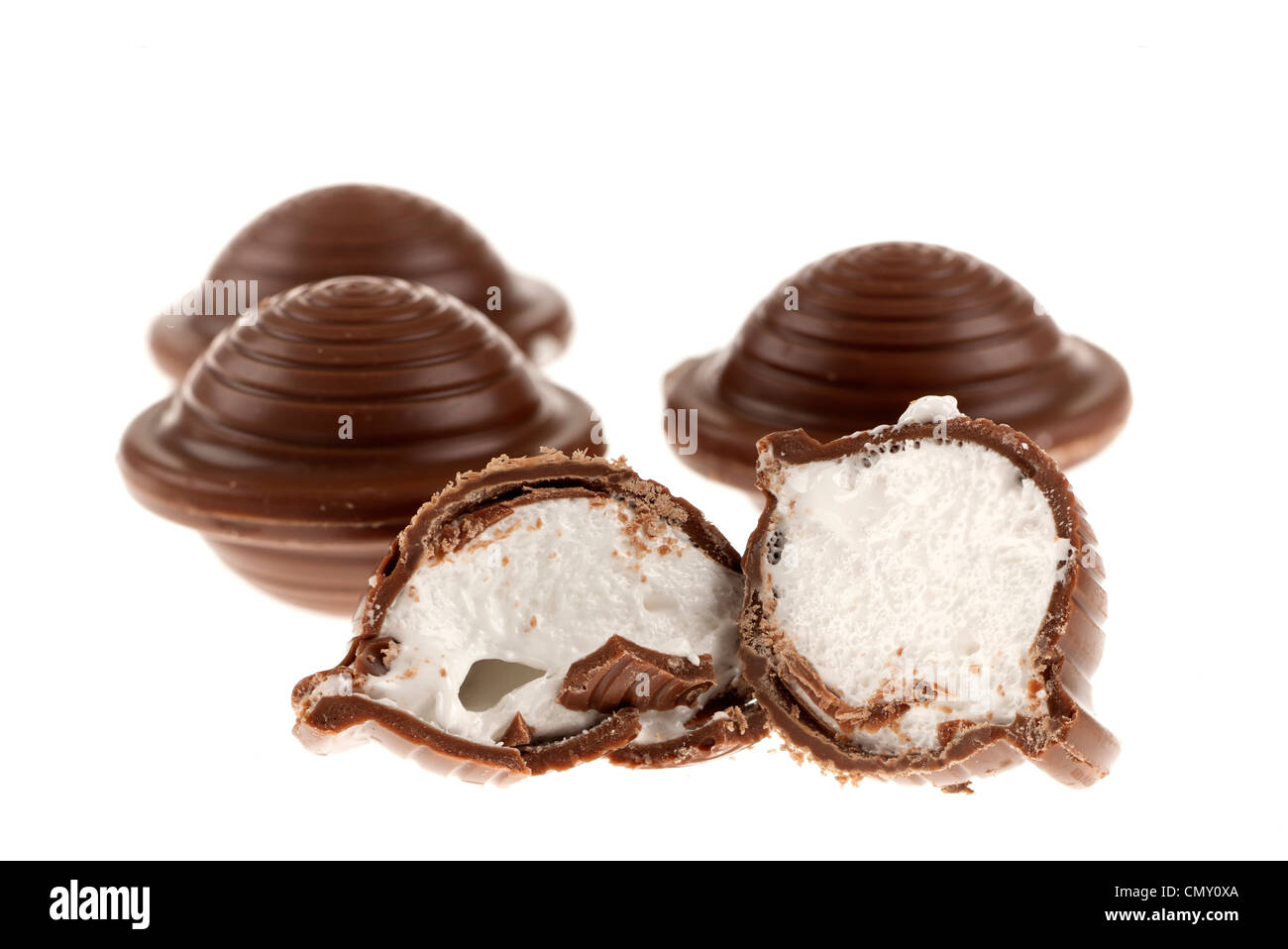 Il cioccolato marshmallow battenti piattini Foto Stock