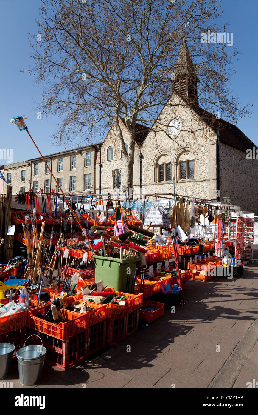 Una vista del mercato, Bury St Edmunds town centre, Suffolk REGNO UNITO Foto Stock