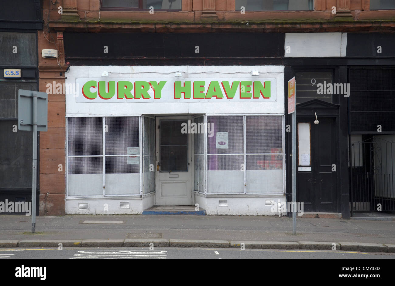 La facciata della "Curry Cielo' - un negozio di curry in Duke Street, Glasgow. Foto Stock