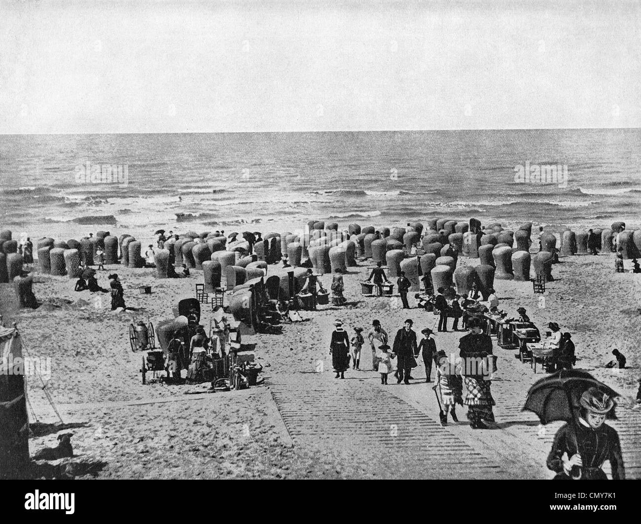 Spiaggia di Scheveningen, Olanda, circa 1890 Foto Stock