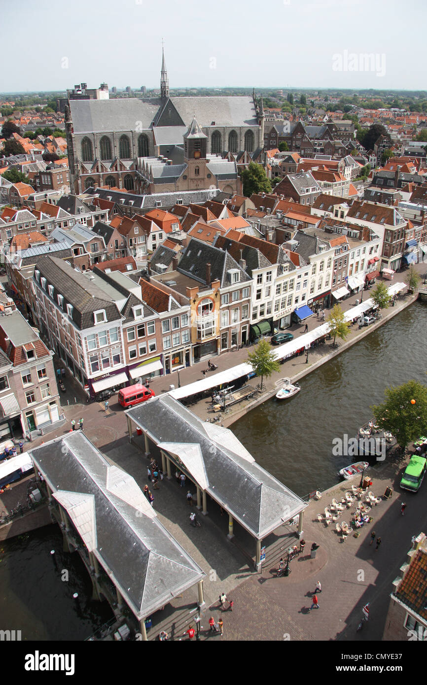 Il centro storico di Leiden.Oldest città universitaria nei paesi bassi.Hooglandse Chuch Foto Stock
