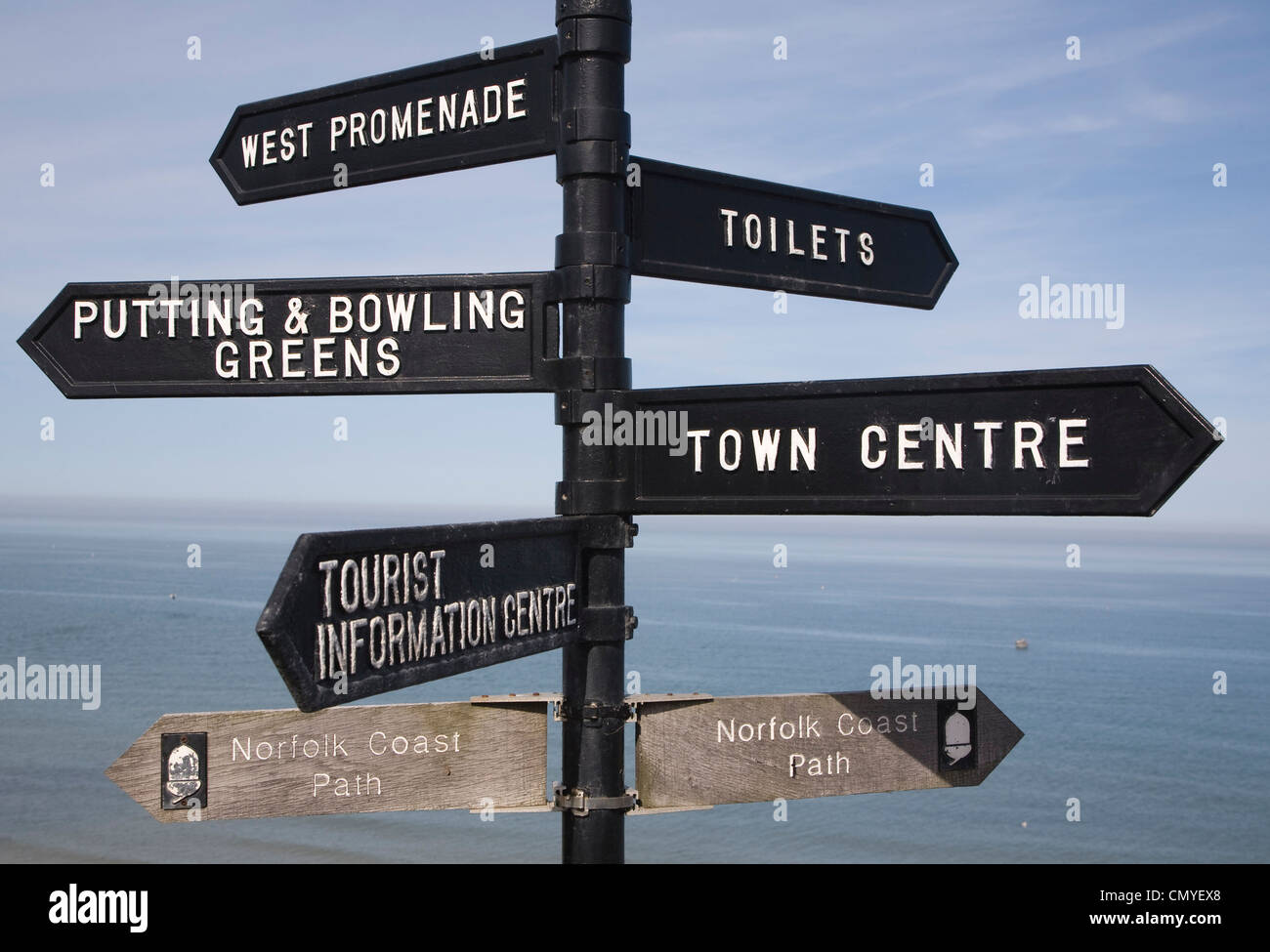 Informazioni turistiche di orientamento per i puntatori di mare a Cromer, North Norfolk, Inghilterra Foto Stock