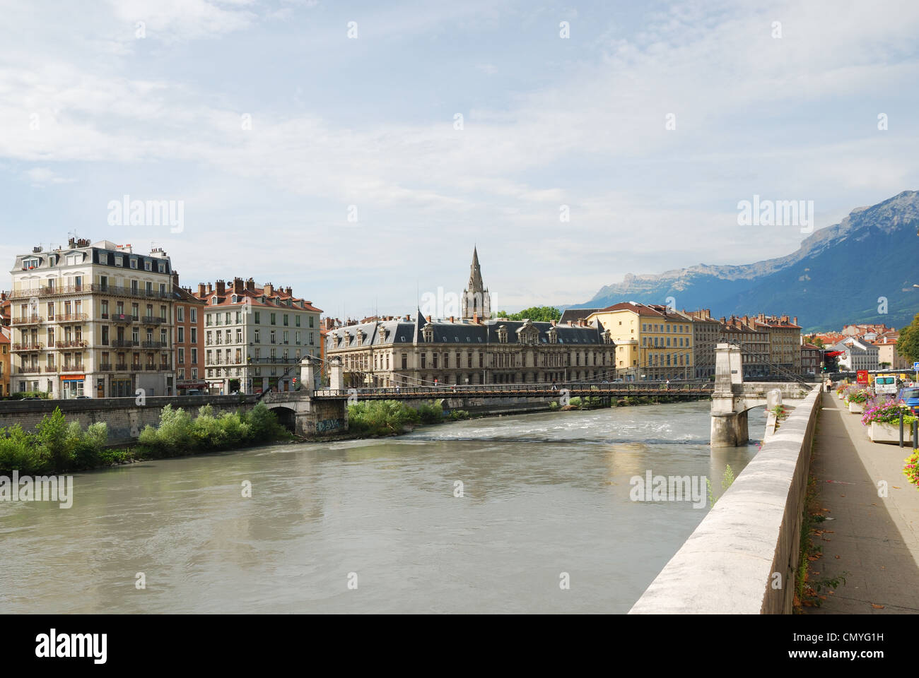 Vista di Grenoble con il grande fiume Isere. Foto Stock
