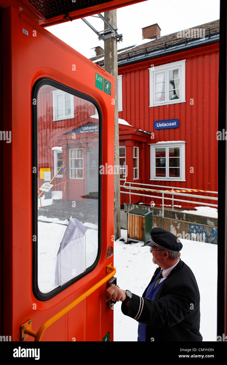 Norvegia, nella contea di Buskerud, Ustaoset stazione nella regione di Hardangervidda, sulla linea Oslo-Bergen, considerato come uno dei Foto Stock