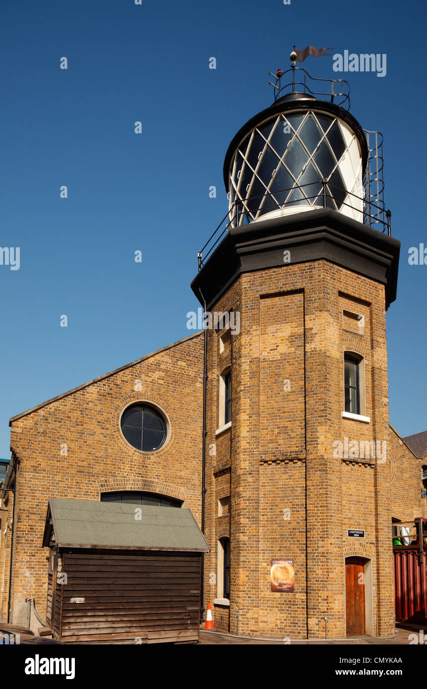 Londons faro solo al Trinity Wharf boa. Foto Stock